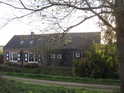 Aanbouw woning (zwart gedeelte woning)